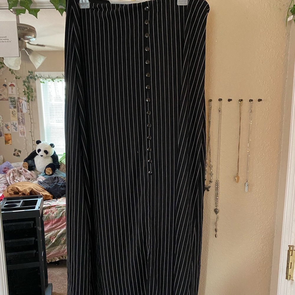 black and white stretchy skirt  𖡼.𖤣𖥧